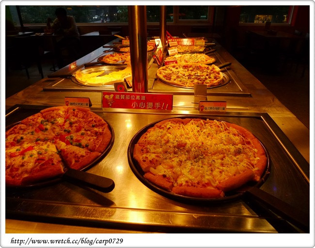 【東區】必勝客歡樂吧!!!挑戰pizza烤雞大食量!! @魚樂分享誌
