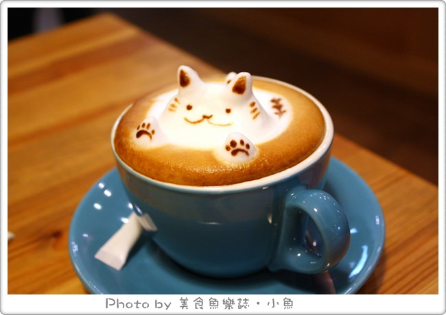 【台中西區】貓旅行咖啡輕食館~超可愛的立體貓拉花 @魚樂分享誌