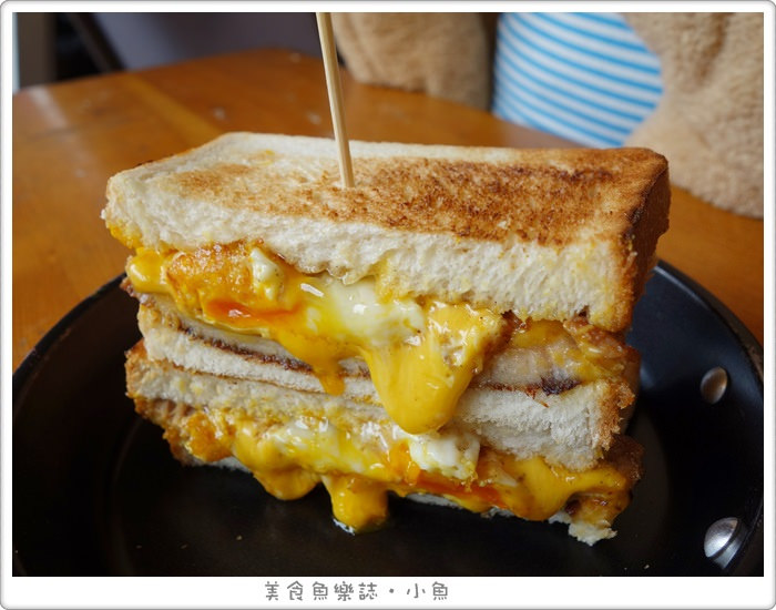 【新北三重】餓店碳烤吐司/熱門排隊早餐 @魚樂分享誌