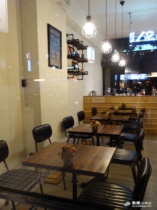 【台北松山】1/2 CAFE/不限時咖啡廳/免費wifi 插座