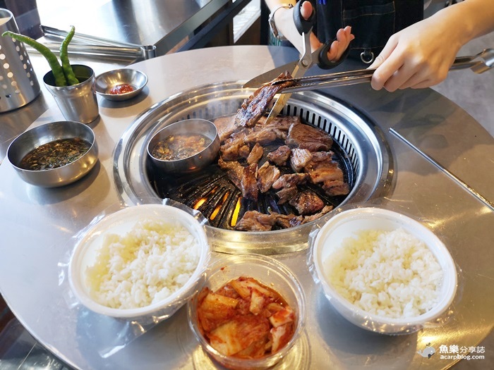 站著吃烤肉