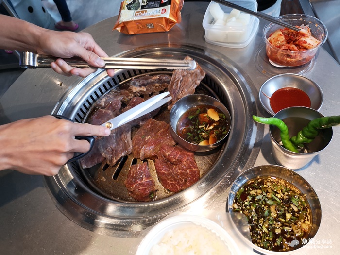 站著吃烤肉