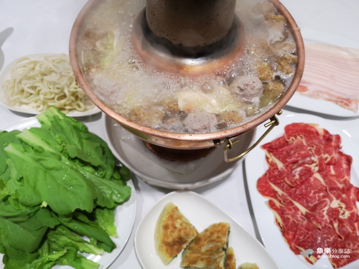 圍爐酸菜白肉鍋